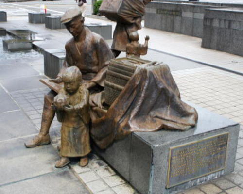 富山県の薬売りオブジェの写真