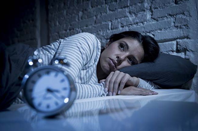 眠れない女性の写真