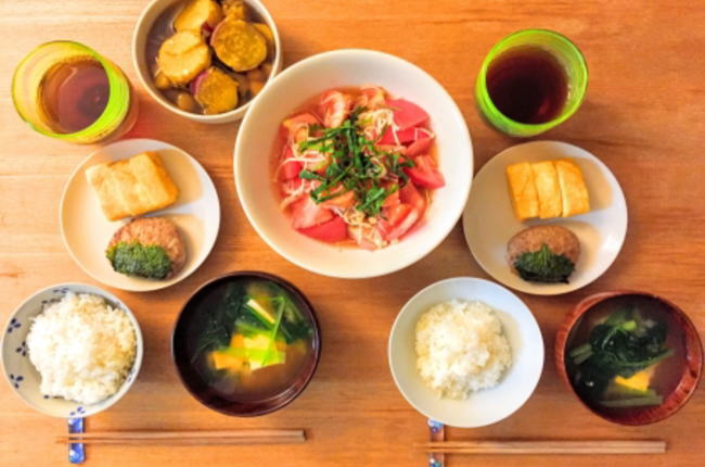 食事中の風景