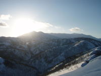 夕暮れ時の道東の冬山