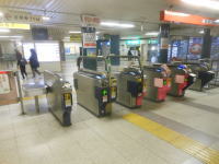 地下鉄白石駅の改札口